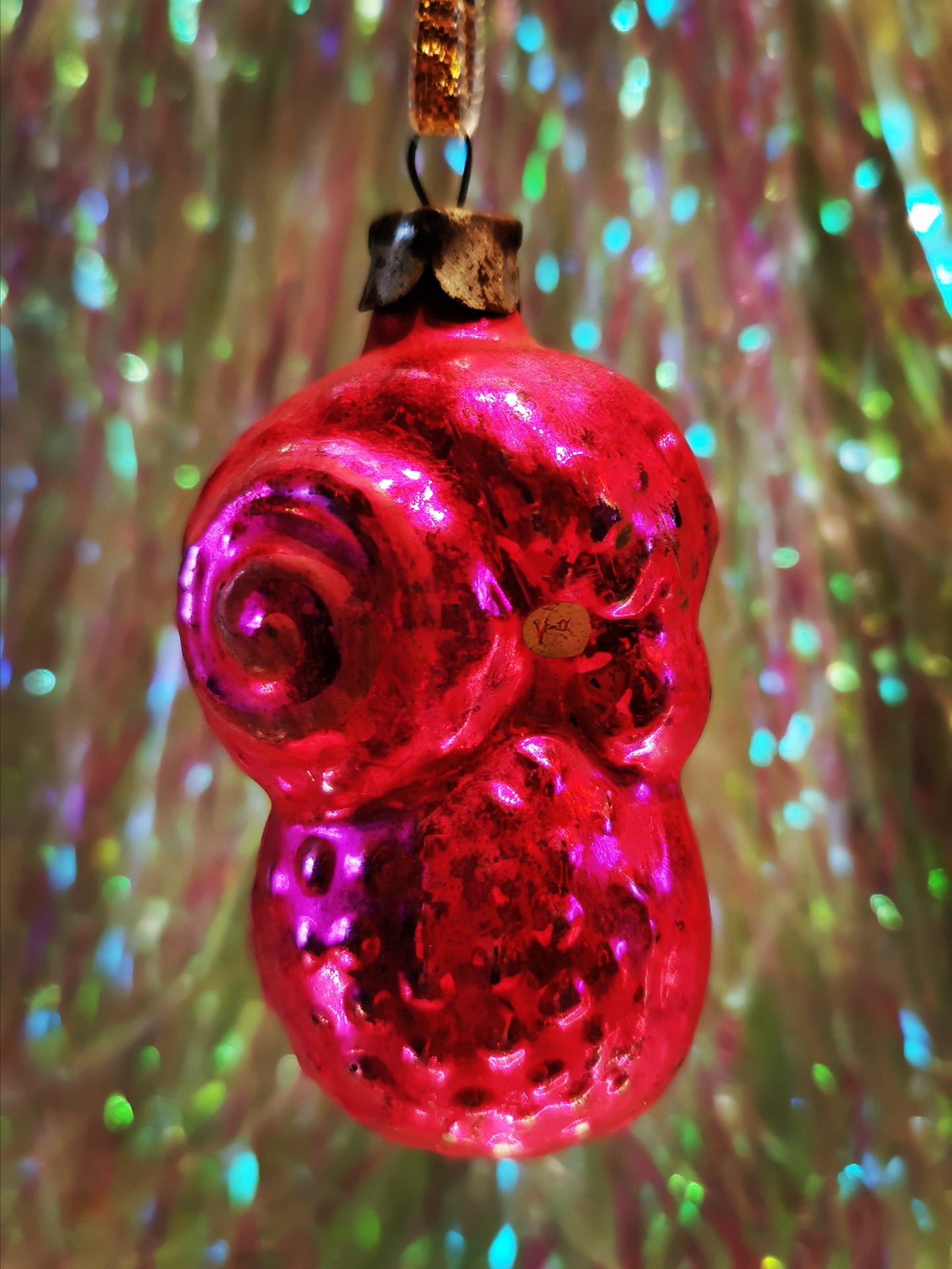 Gorgeous vintage mercury and painted glass stylised pastel pink ram christmas ornament from the former Soviet Union. Beautifully hand made and decorated. This dates from the 1960s Once you start collecting these it is difficult to stop!!
Made of glass with a steel top and is all original, to be handled and cleaned gently.
Dimensions 6cm high