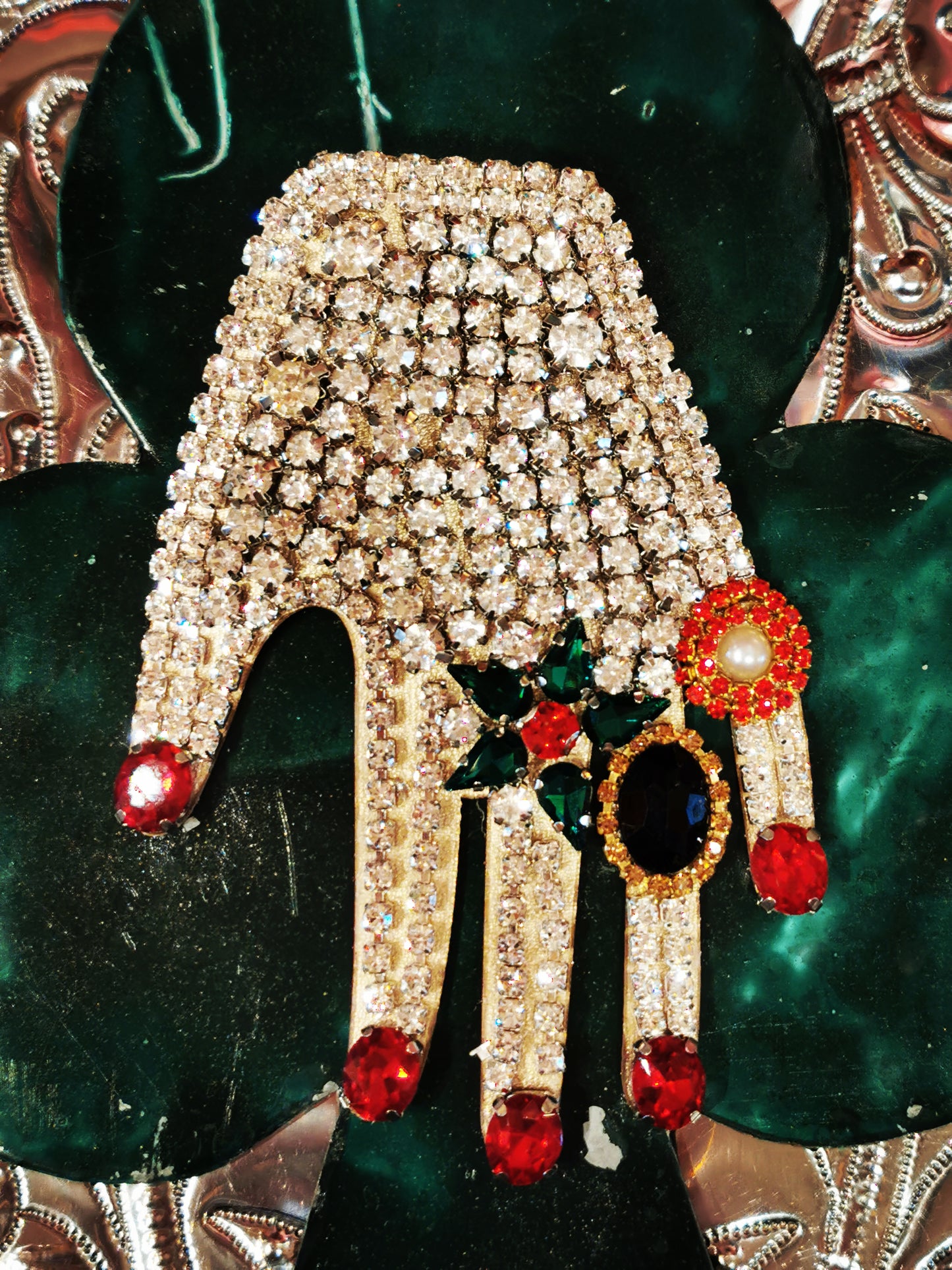 Rhinestone hand brooch