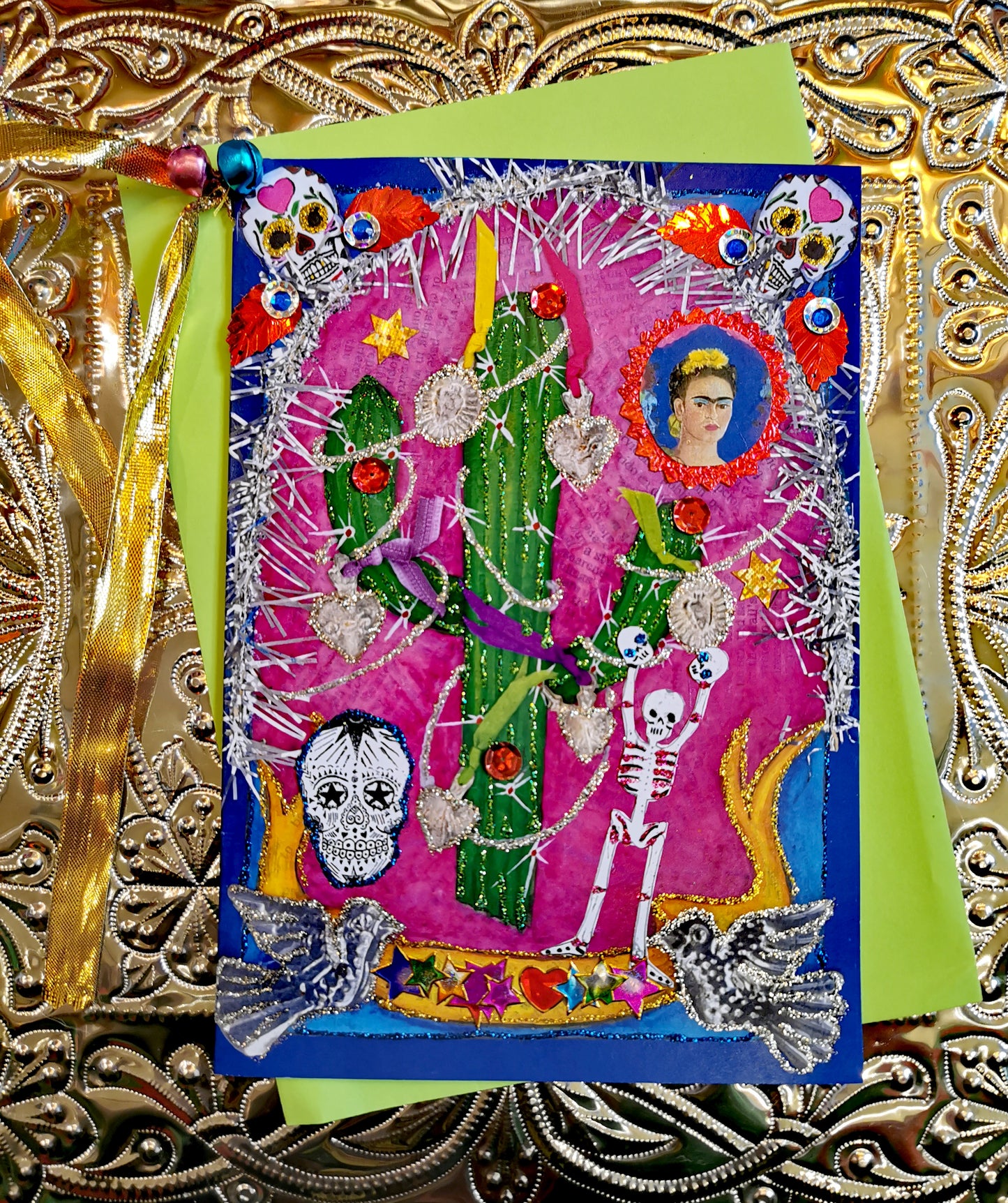 A thorny old year deserves a spikey looking Christmas card!! Super fancy, super lovely and glittered and shiny as possible this is a card for a Year we won't be able to forget!!
Great for all those cactus and succulent lovers out there too!
Single large card 21cm x 15cm,ribbons and bells and glitter too.