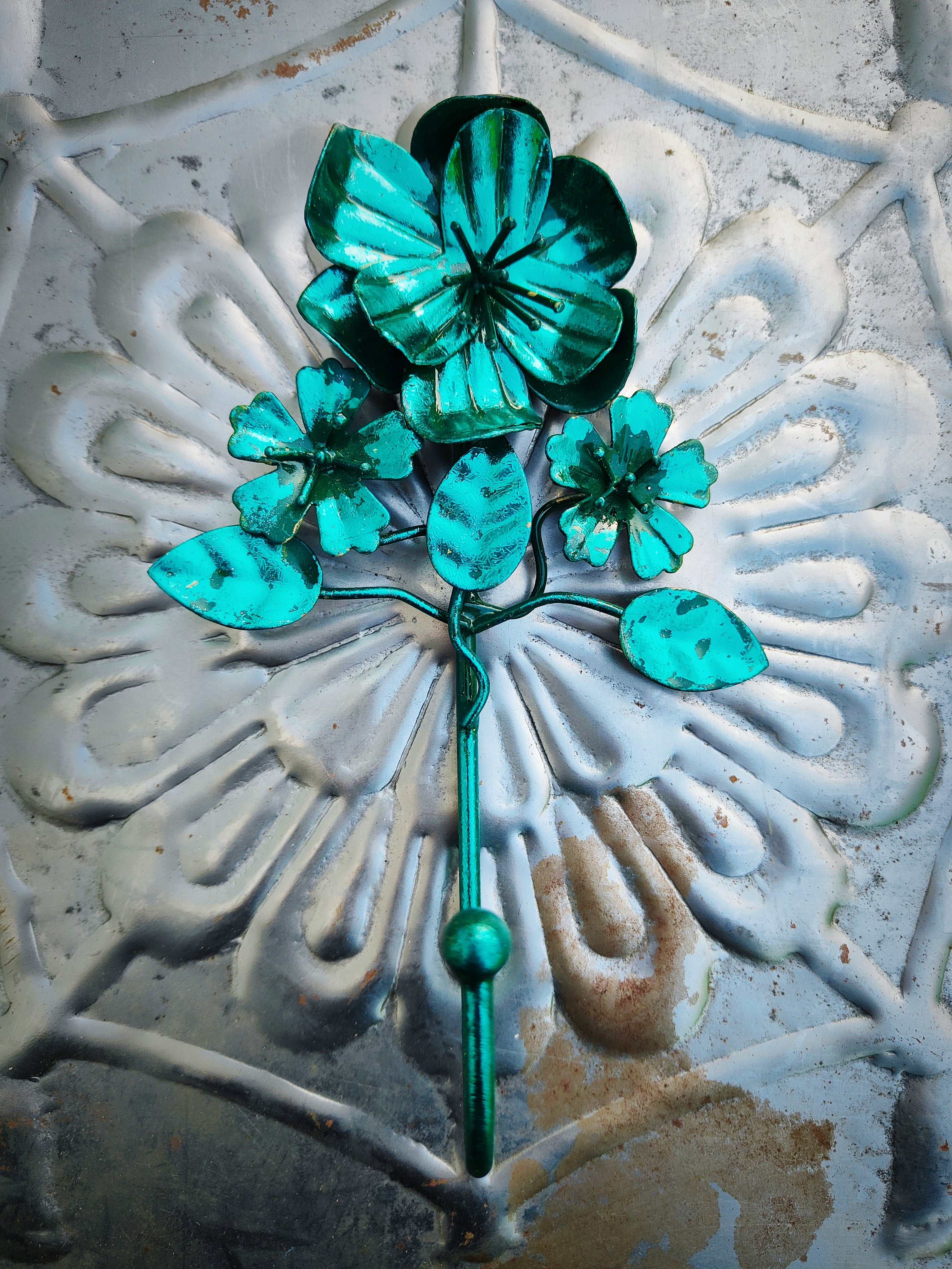 Metallic folk art flower hooks