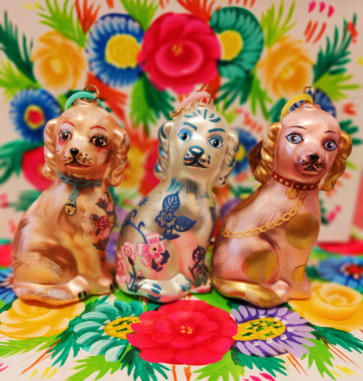 Gorgeous glass baubles with hand finished Nathalie Lete illustrations of Staffordshire pooches !
12cm Approx
Glass, fragile handle with care.
Nathalie Lete' . glitterville