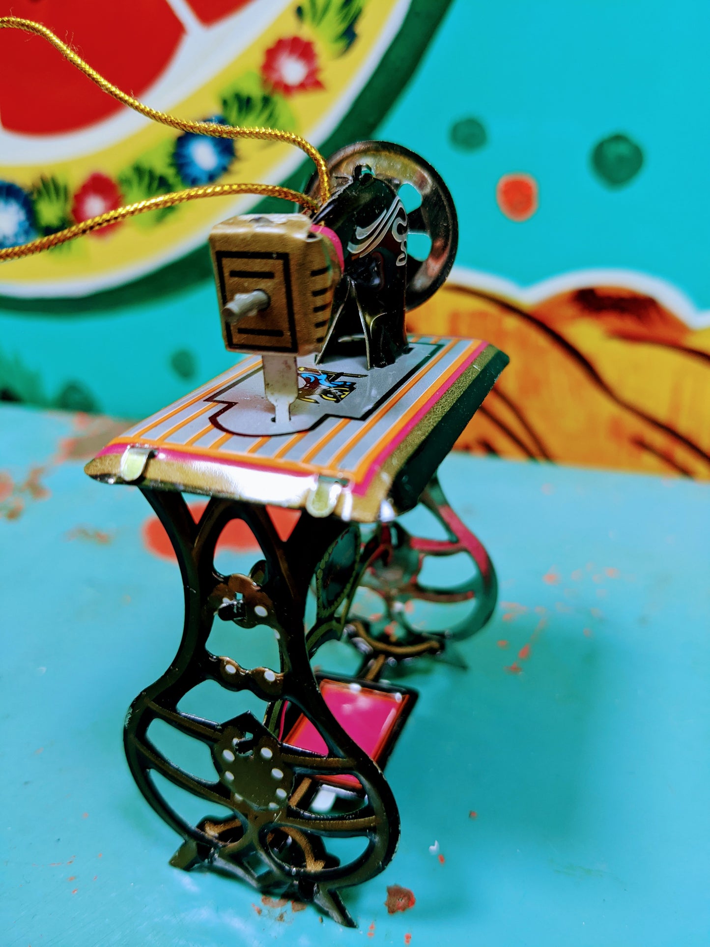 Miniature tin Sewing machine even has an interactive handle for sewing.