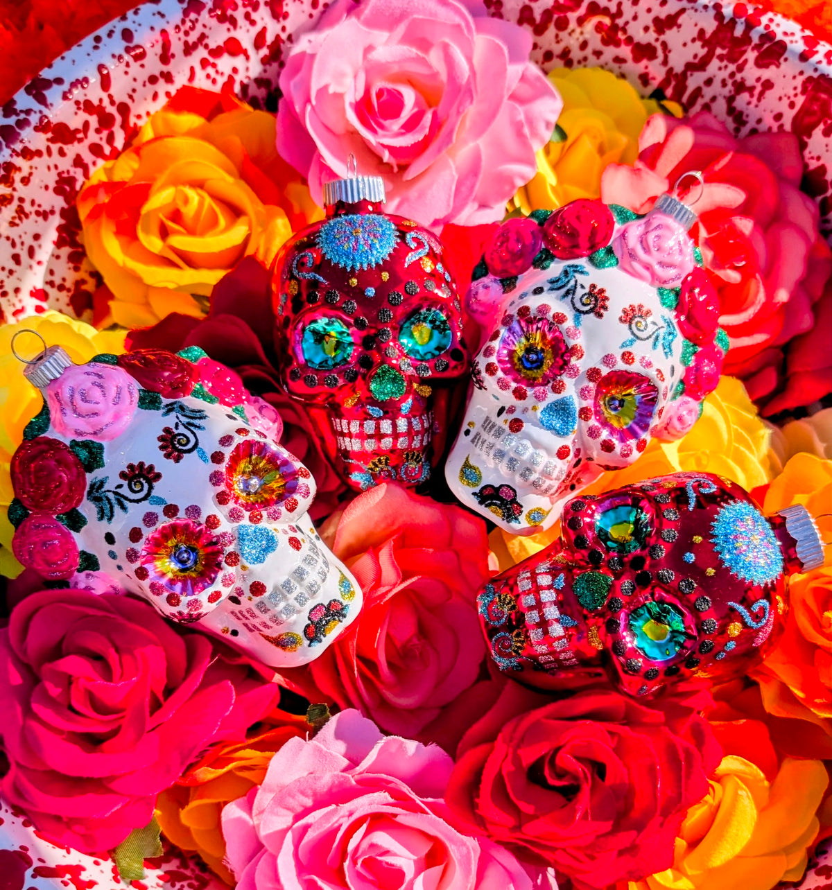 Goth Christmas!!

A gorgeous collection of 4 hand decorated glass Day of the dead skull baubles...whether Halloween or Christmas is your bag this will be up for both!!

Each bauble is glittered and&nbsp; hand decorated and these are 11 and 12 cm long.

Created just before World War II with help from a machine originally designed to produce light bulbs, Shiny-Brite™ Glass Ornaments have from the very beginning been a symbol of everything that makes America great: ingenuity and innovation, resilience and adap