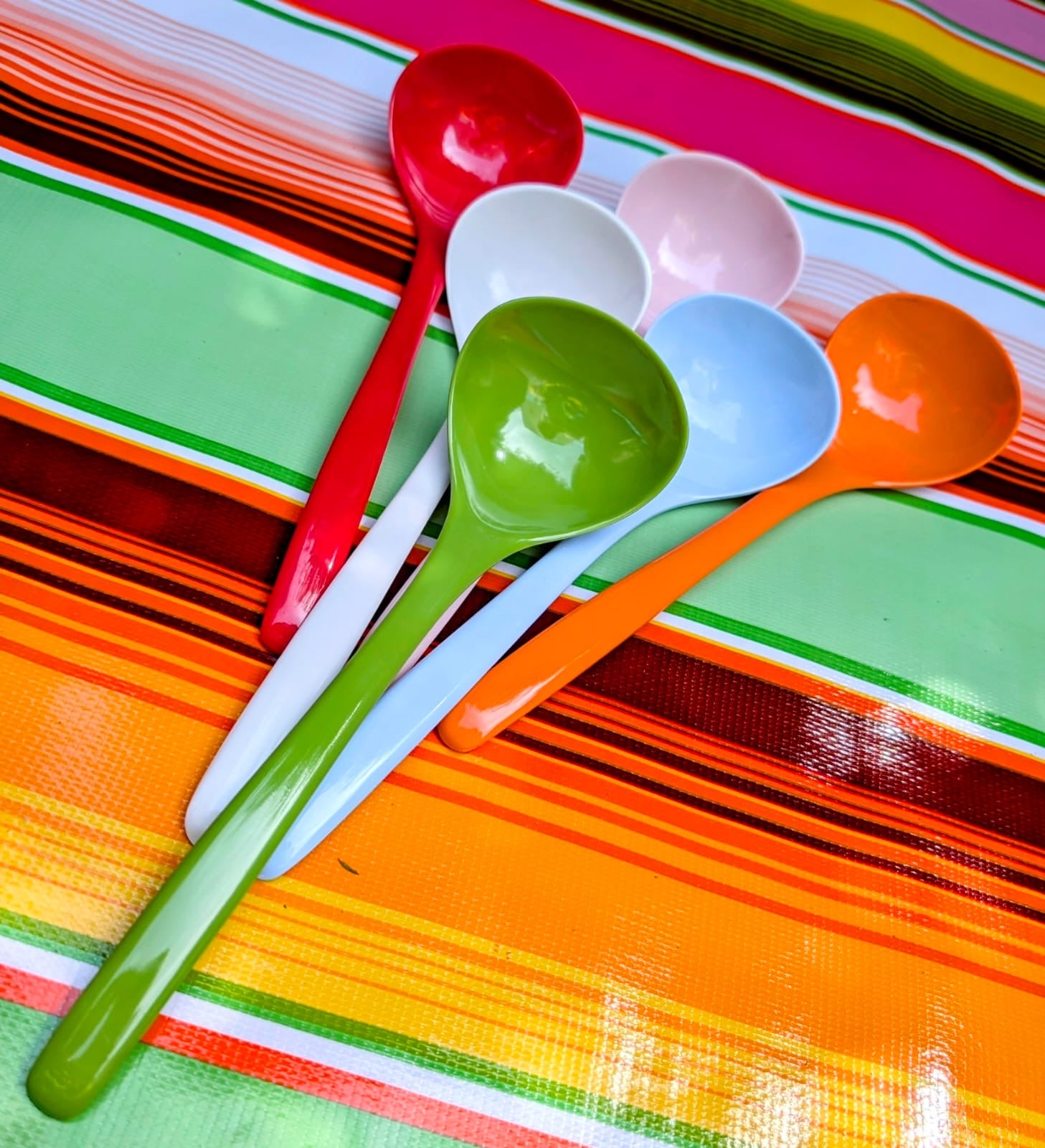 Bright melamine ladle