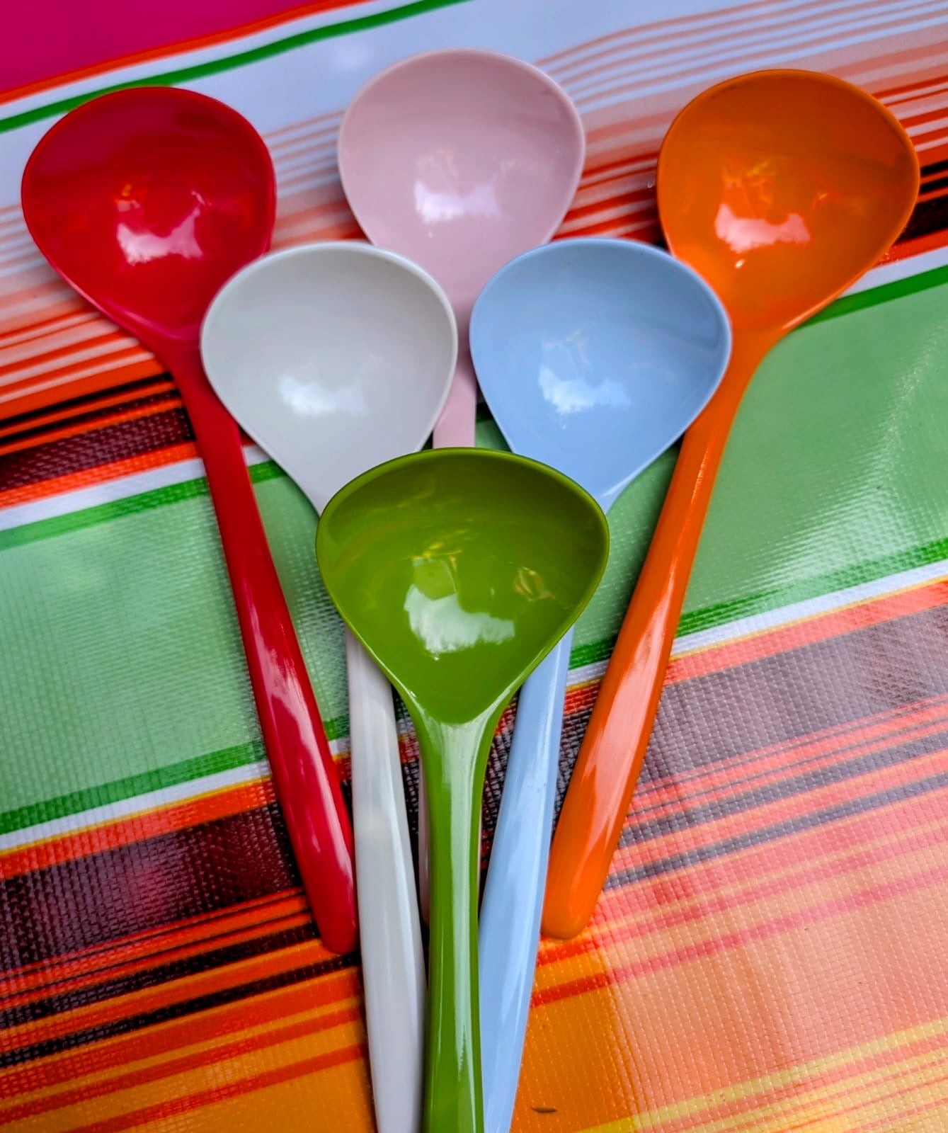 Bright melamine ladle