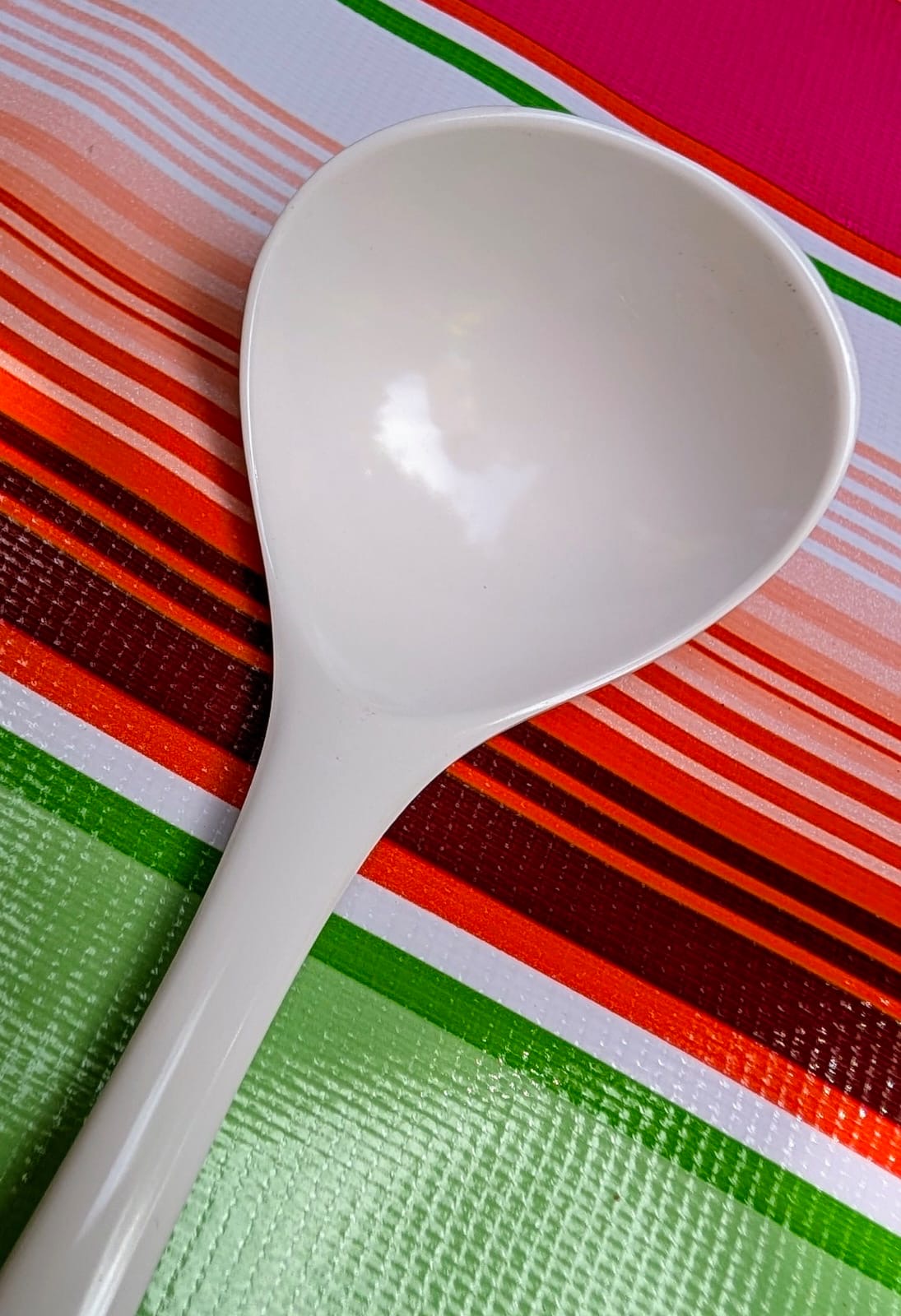 Bright melamine ladle