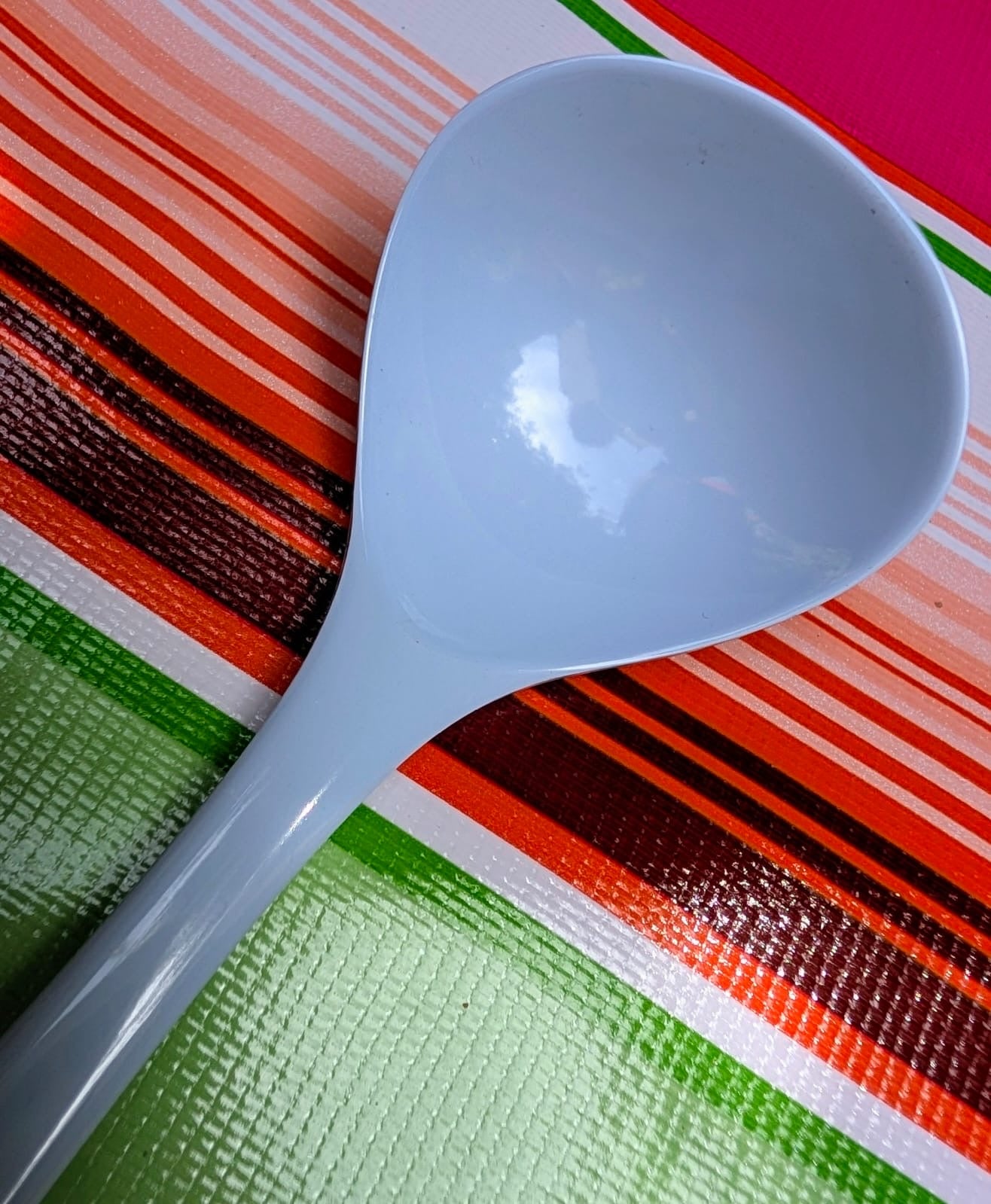 Bright melamine ladle