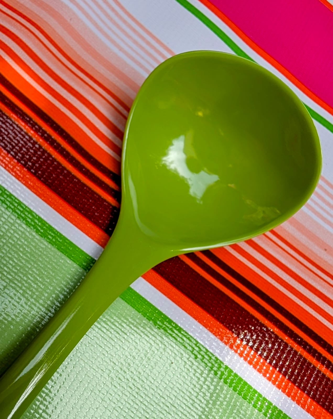 Bright melamine ladle