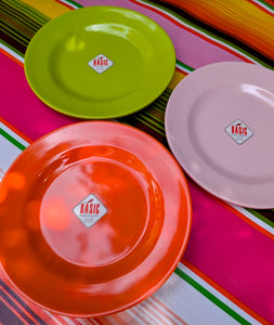 Bright melamine plates