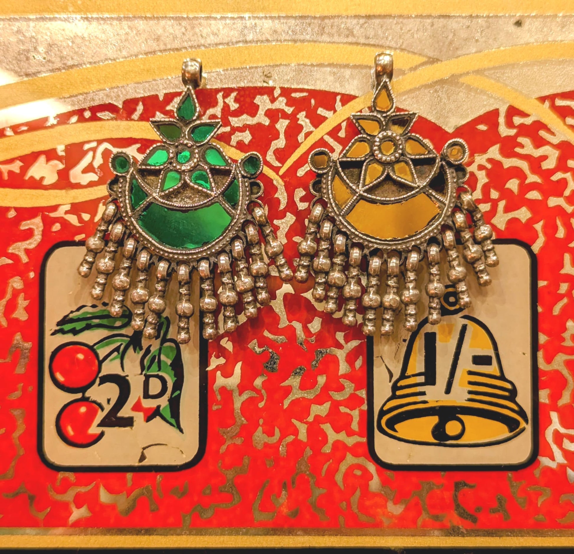 Made in Rajasthan, the land where palaces glitter with intricate mirrored walls and ceilings, these pendants are made from sterling silver and glass mirror.. The fine craftsmanship in these  is mind blowing.

5cm x 2.8cm



