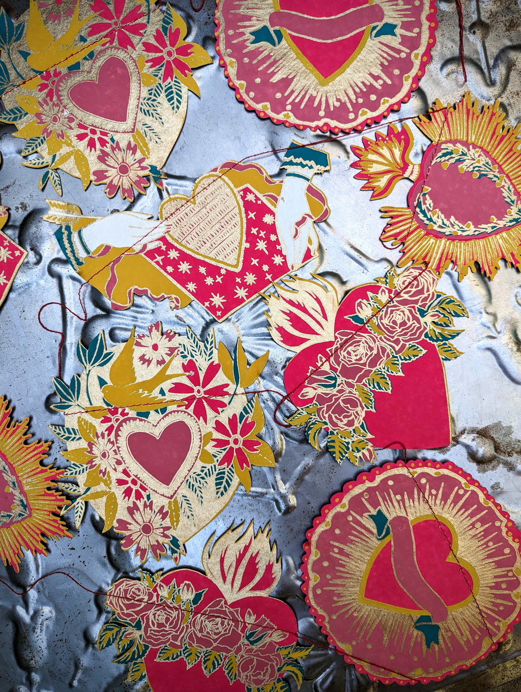All the love wilth this hand printed three metre long paper garland, featuring ten screen printed paper shapes of different Mexican inspired sac!

3 metres long
east end press  garland