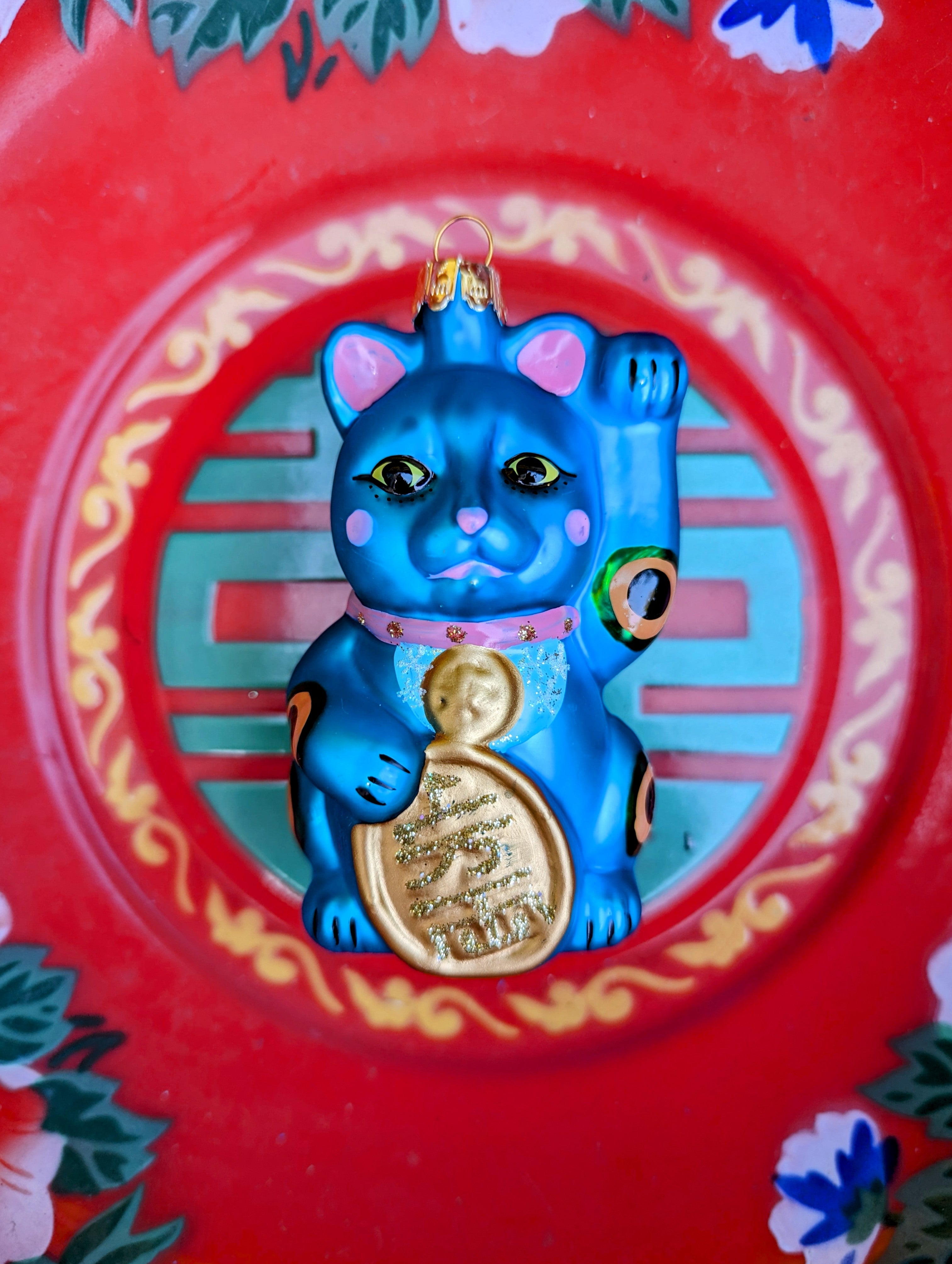 Brightest lucky cat glass decoration
