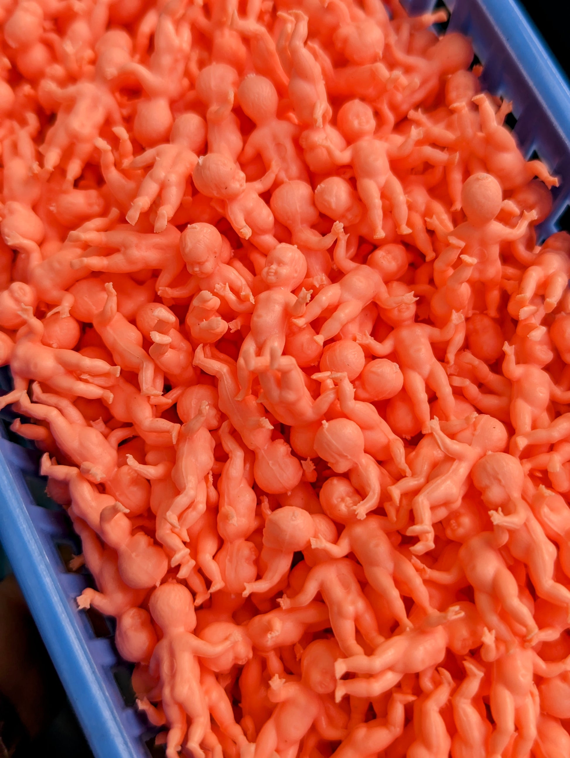 Tiny plastic babies, just that really!!!!

Craft with them, stick one in a box of matches to make you smile😁, or dress them up as the baby jesus for your tree or nativity. 

Not for small children as small enough to eat!! 

Comes as a pack of 4

Each approx 3cm x 1cm

