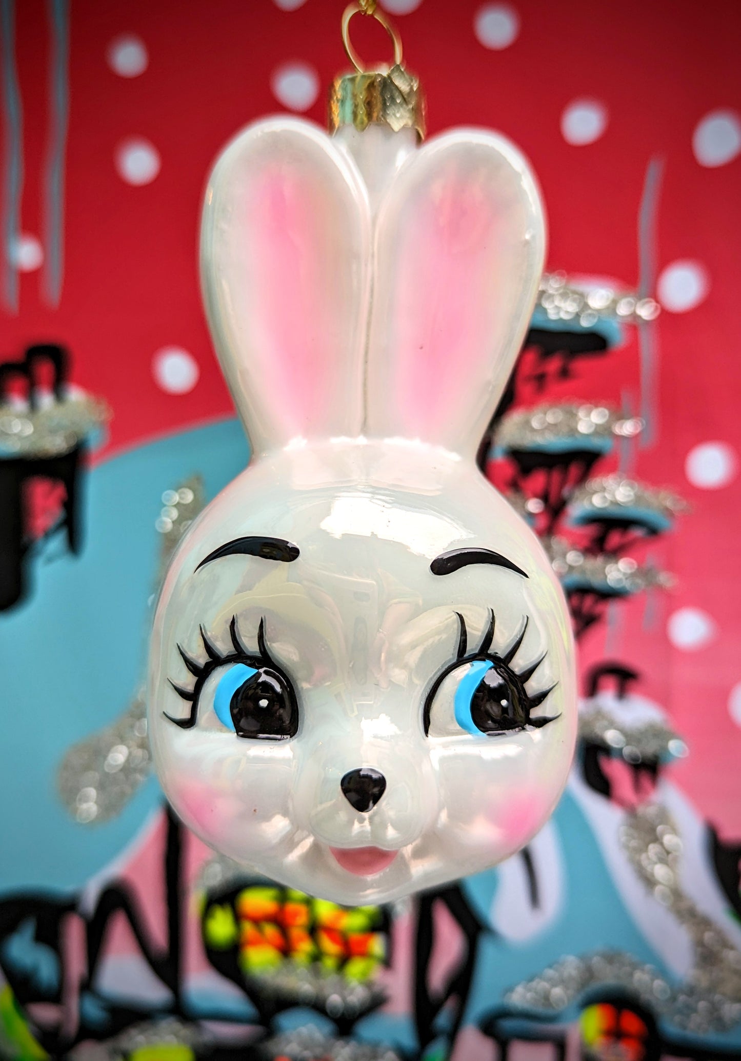 Inspired by mid-century china string holders, this most cute of bunny faces is the sweetest addition to your Christmas tree or festive holiday display.

Hand finished glass decoration 

Size 11 x 6 x 6cm

Fragile, handle with care

Cody foster