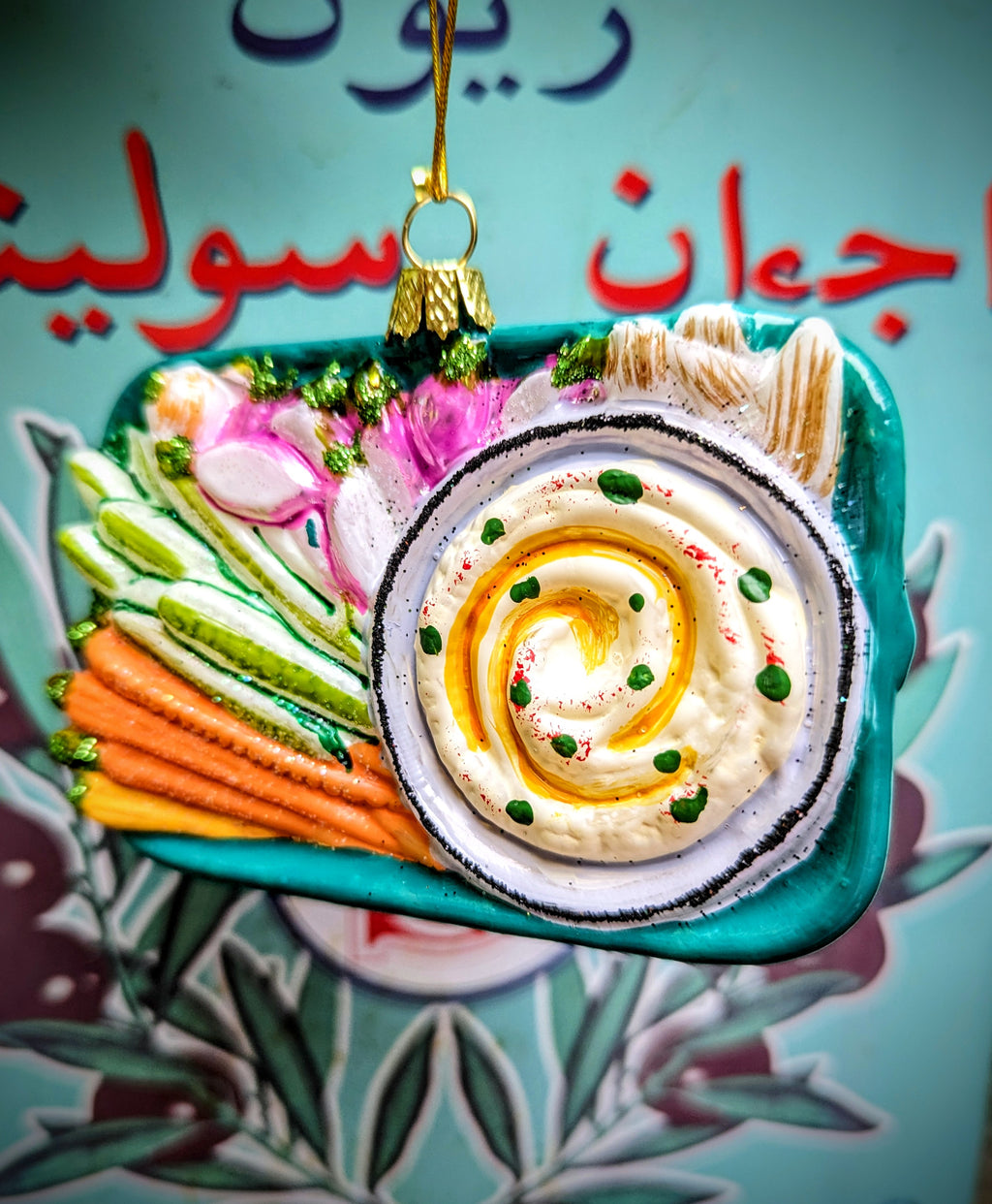 Yummy!!,, Ottolenghi's favourite.... a gorgeous, glittered platter of creamy hummus and veggies to dip

Hand finished on fantastically detailed platters! Perfect for Veggie food lovers!

Size 9cm x 8cm x 2cm

 

