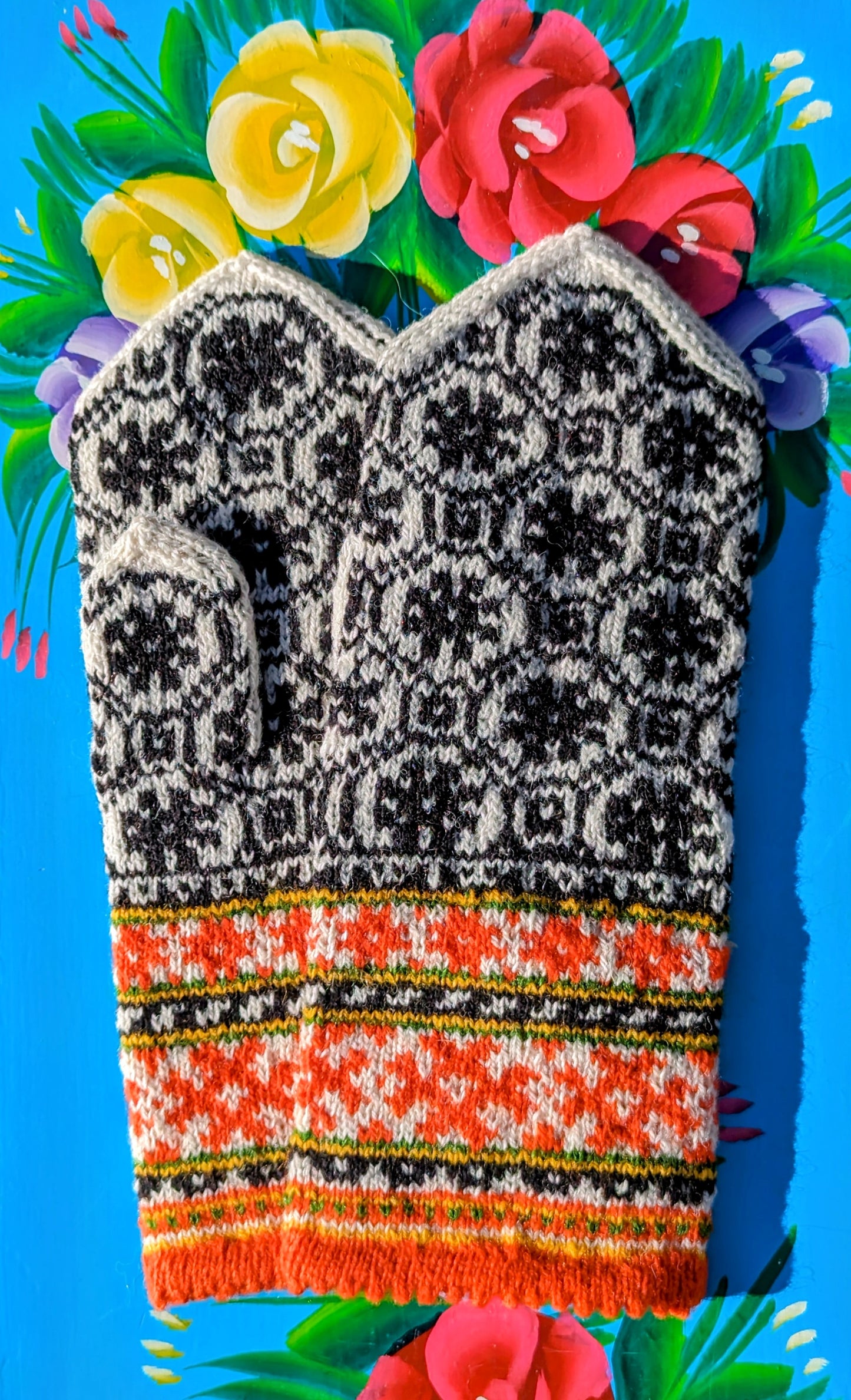 Handknitted folkart Mittens