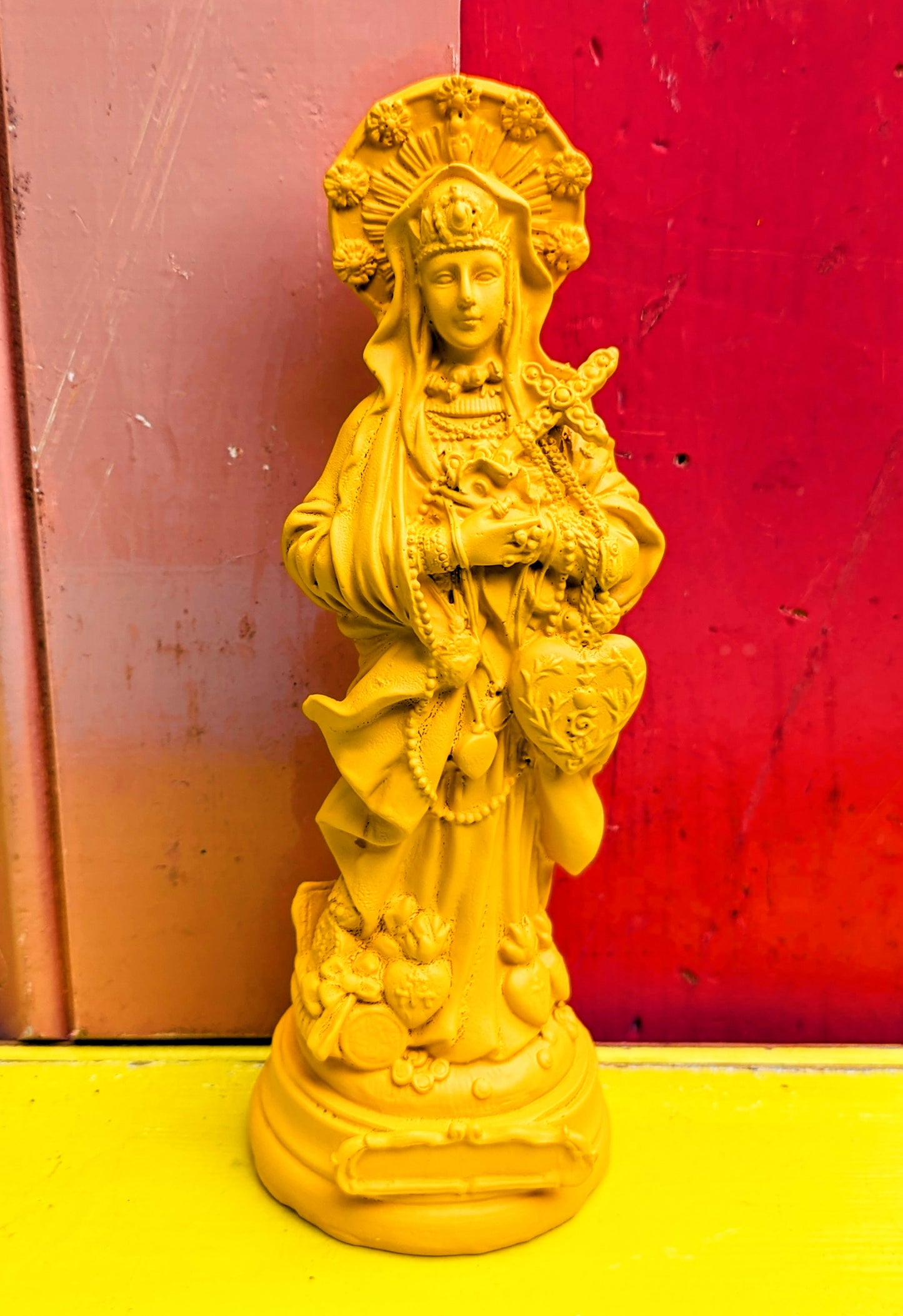Divine kitsch statues - Freda