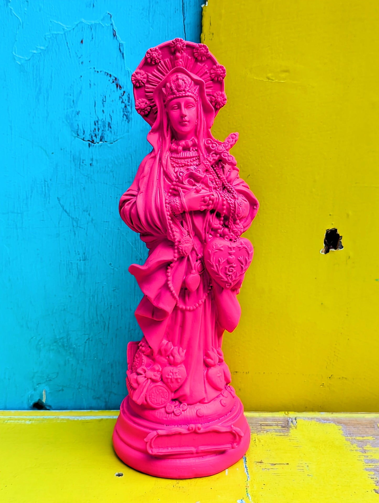 Divine kitsch statues - Freda