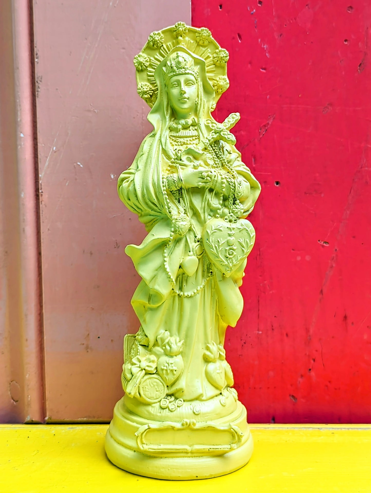 Divine kitsch statues - Freda
