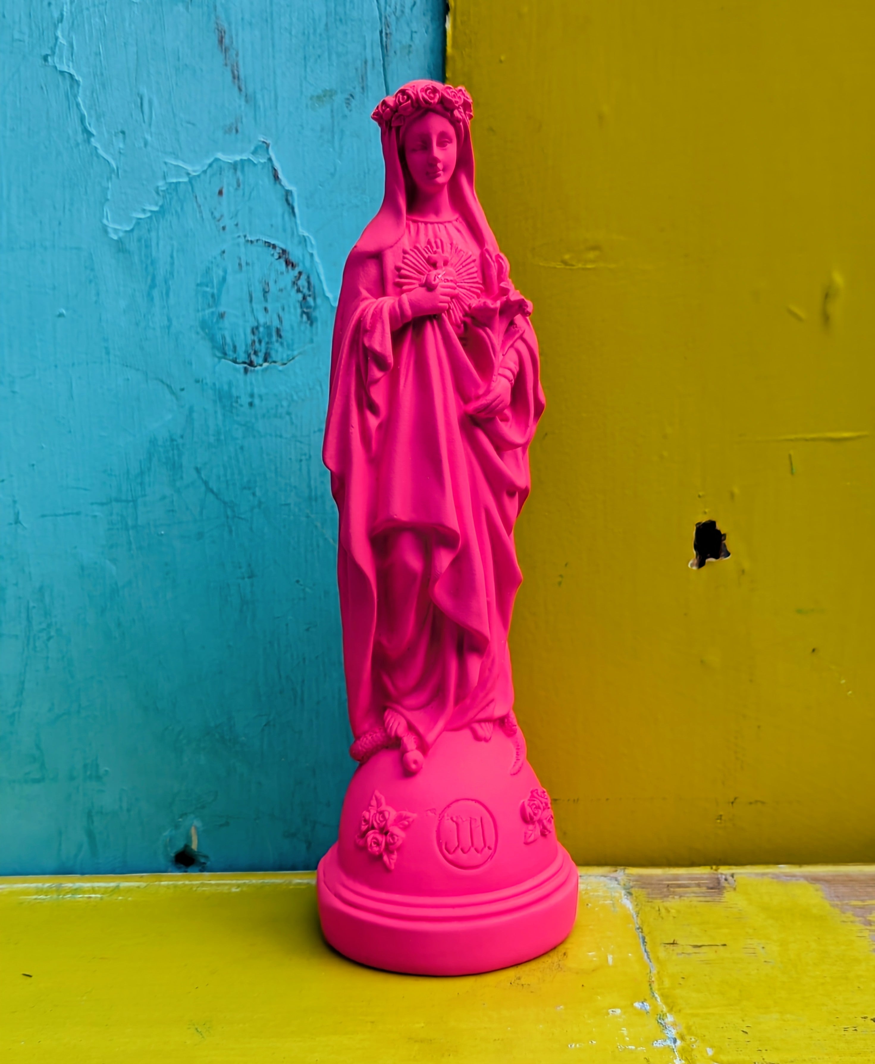 Divine kitsch statues - Virgin with flowers