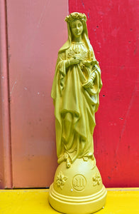 Divine kitsch statues - Virgin with flowers