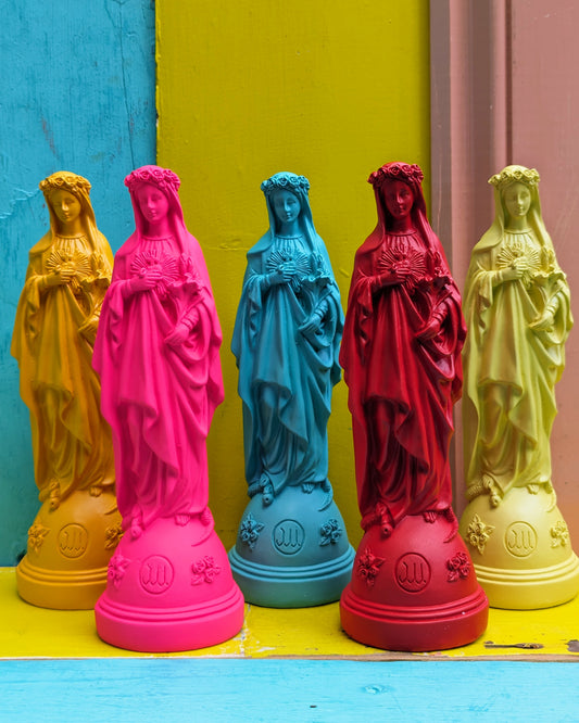 Divine kitsch statues - Virgin with flowers