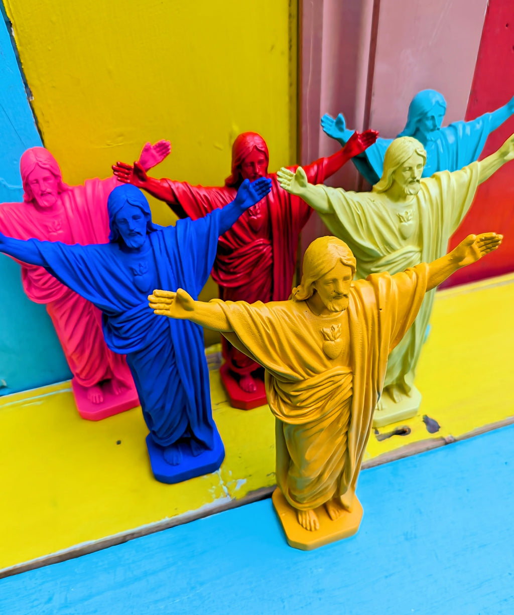Divine kitsch statues - Jesus
