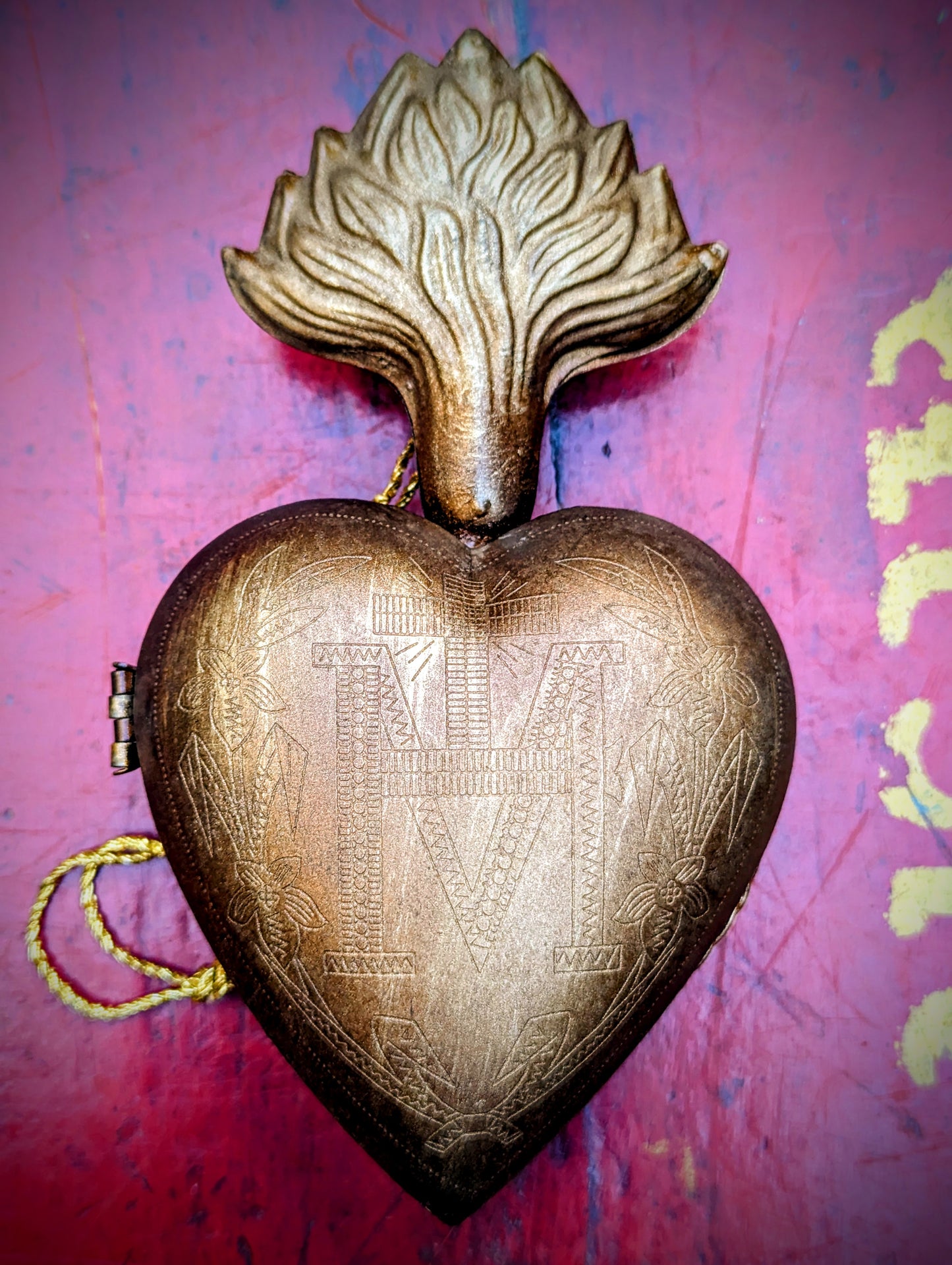 Sacred heart cachet