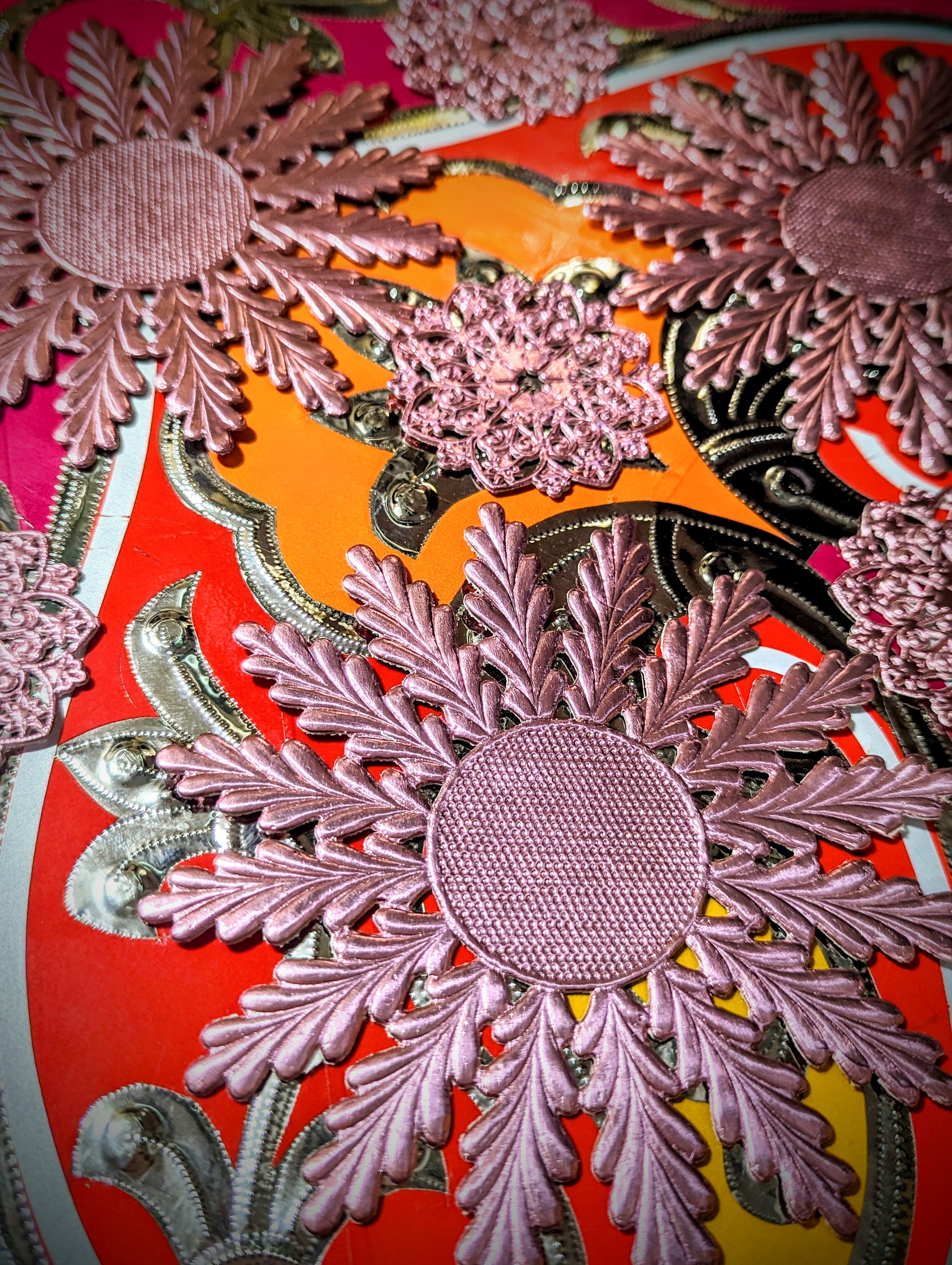 Pressed in Europe using tradional Victorian die moulds  these gorgeous pink foiled creations are beautiful decorations, greetings cards, crafting material and have a whole host of other uses, we would love to see what you do with yours!!!

Made from metallic card!

 Dresden papers
Rosettes
Dresden candle cuffs

