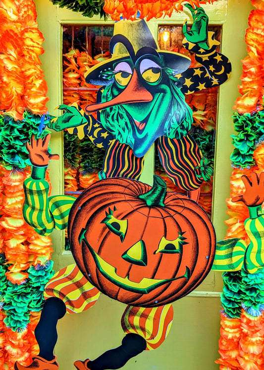 Terrifying American 1960s style, beautifully illustrated large goblin figures to make you shake and shudder!!

Hang them in your windows or in your cupboards to create a scream!! 

Jointed figures, so shape them as you fancy!

Witch goblin 86cm long

Pumpkin goblin 76cm long

Paper with metal rivets ki