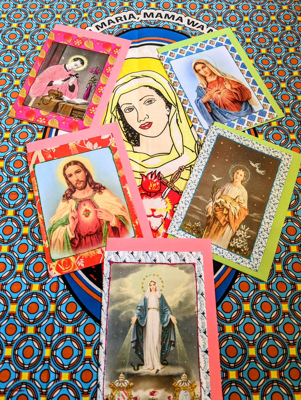 A set of five hand glittered greetings cards of a saintly nature!

15 x 10.5cm each

Set of 5
Religious greetings card
Vintage religious
Kitsch
