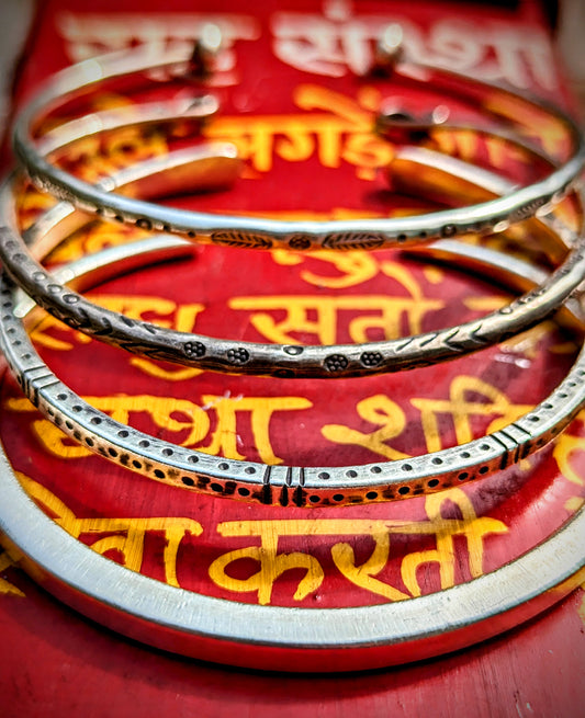 Classic Karen half cuff designs  beautifully incised, stamped and angled designs solid, heavy cuffs, and protective  traditional designs, all hand made. 

Karen Hill Tribe silver has a higher content of silver, at 99.5-99.9% compared with sterling silver at 92.5%.


All approx 6.4cm diameter, soft pure silver that can be squeezed to fit.