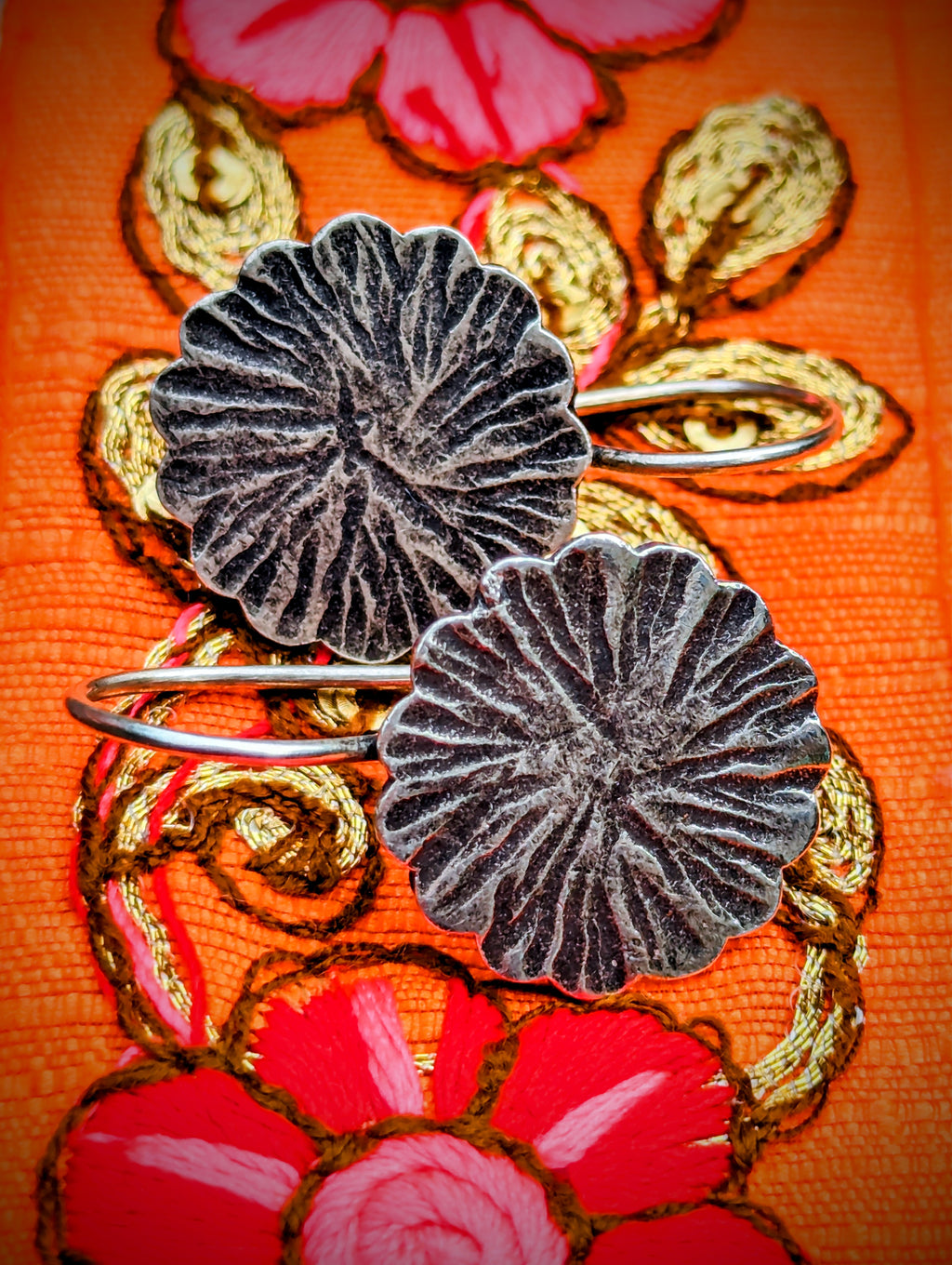 Handmade Burmese Karen earrings, beautiful textured floral rounds with nice long hooks for a secure fit.

Karen Hill Tribe silver has a higher content of silver, at 99.5-99.9% compared with sterling silver at 92.5%.

Flower is 2cm diameter.