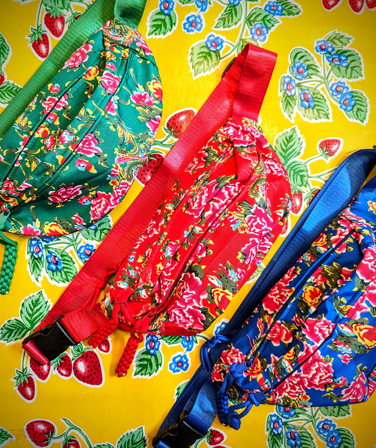 Super gorgeous, super practical bum bag/cross body bag for travels, festivals, going out or everyday wear in our favourite print ever!!

Perfectly practical pouch with 3 separate pockets for phone, make up, money, passport etc!

30cm x 17cm x 7 cm

Woven nylon and nylon adjustable strap,long enough to wear cross body (130cm at its longest)

 