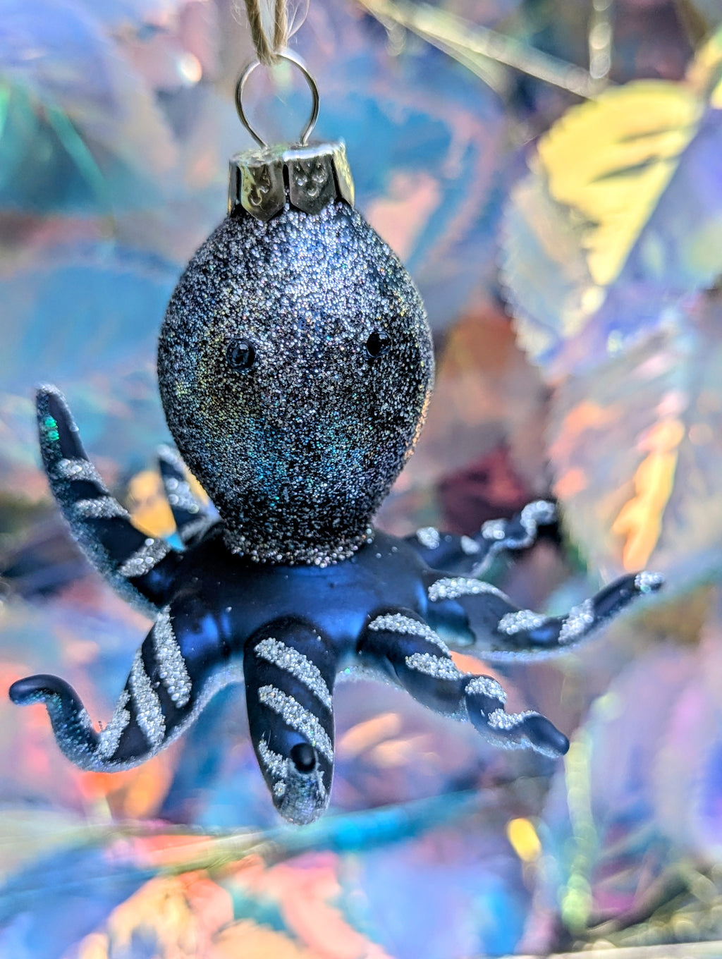 Glorious glittered octopus christmas decoration. Perfect for marine animal lovers. This hand blown ornament is a great addition to your Christmas tree or festive holiday display.

Hand-painted glass

Dimensions 7cm x 8cm x 8cm
Cody Foster & Co 