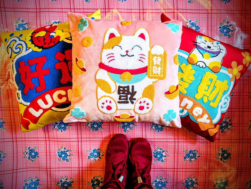 Crewel work embroidery and tufting on these super yummy Chinese graphics fun cushions. 

includes feather pad. 

Washable(30 degrees) 

 45cm x 45cm

Cotton tufting on poly velvet 

 Lucky cat cushion
