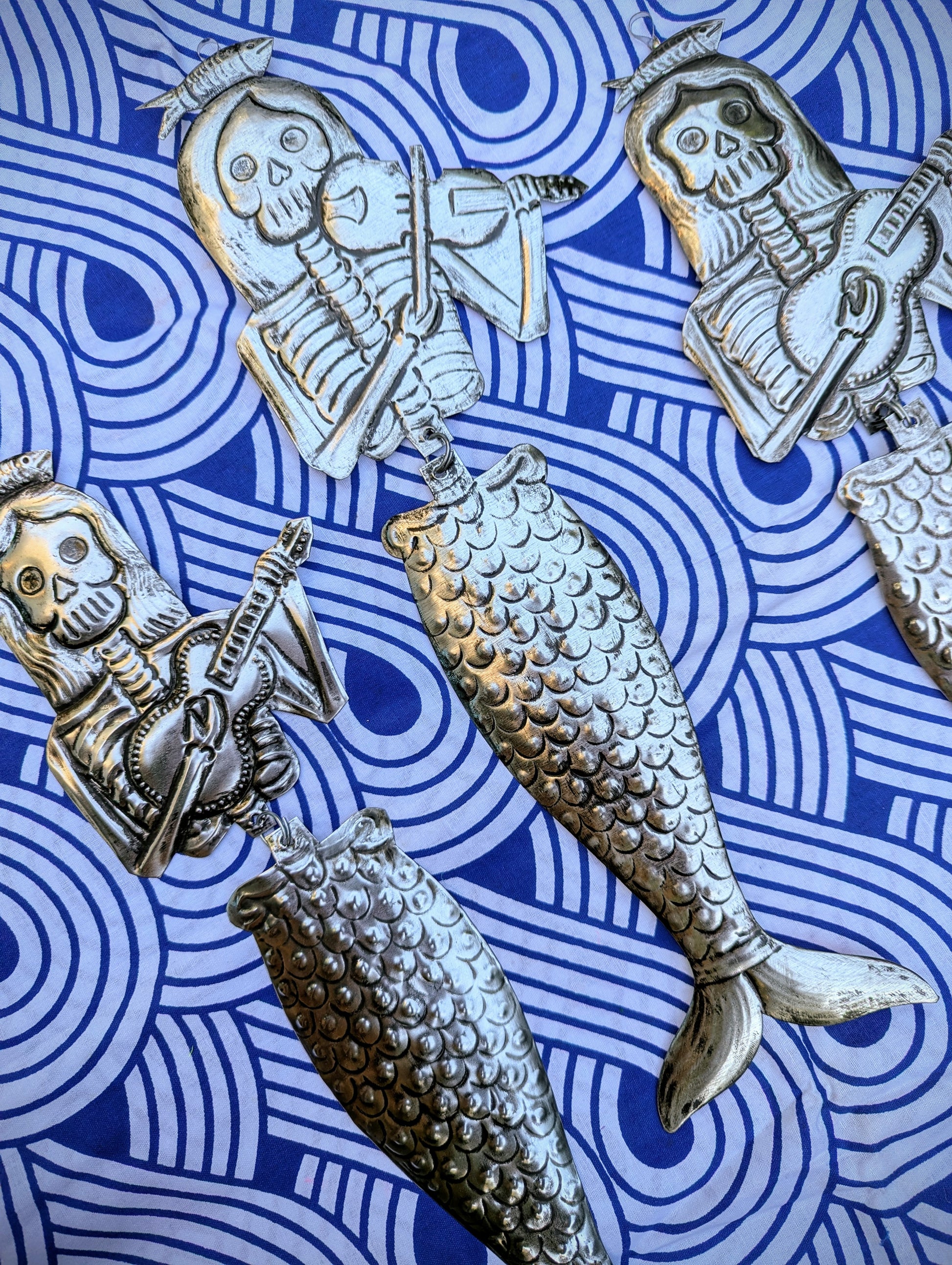 Beautifully formed tin Skeleton Mermaids made near Oaxaca by Mexican artisans for the Day of the Dead celebrations, she is either playing the guitar or violin....with a fish on her head....as you do!!

Dimensions 38cm x 14cm approx.

 

 Mermaid
Tin mermaid
Mermaid decoration 
Milagros