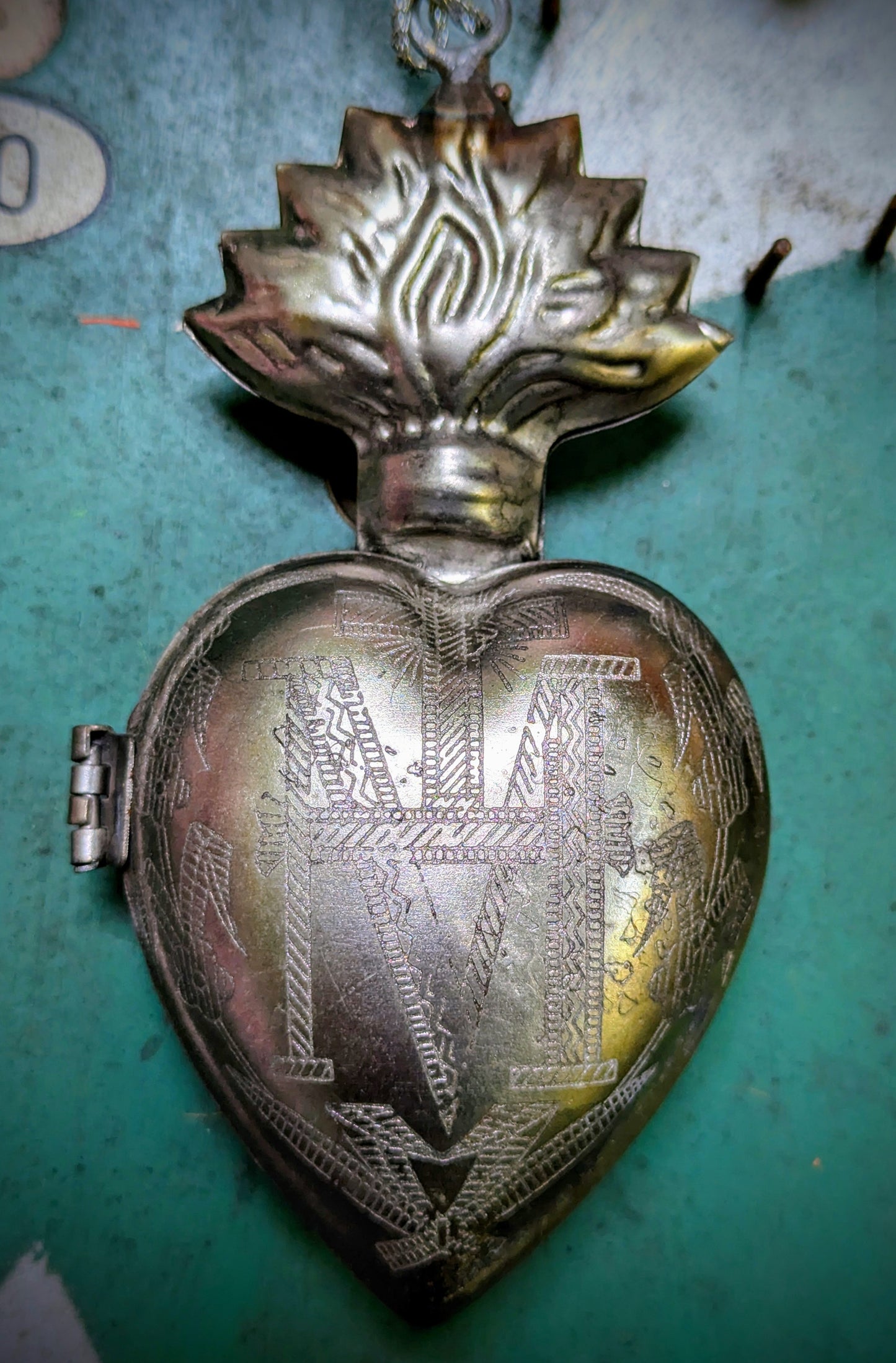Sacred heart cachets