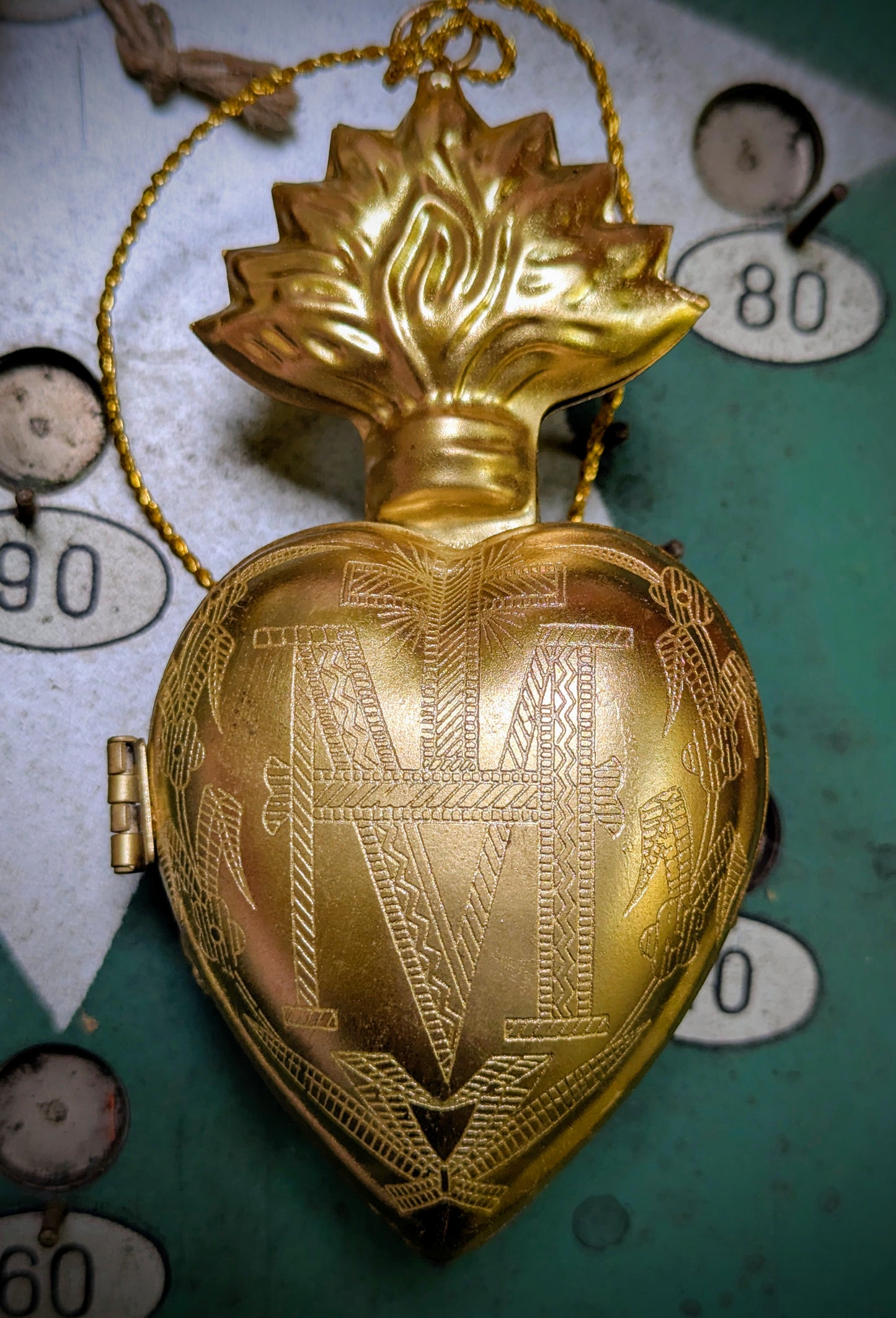 Sacred heart cachets