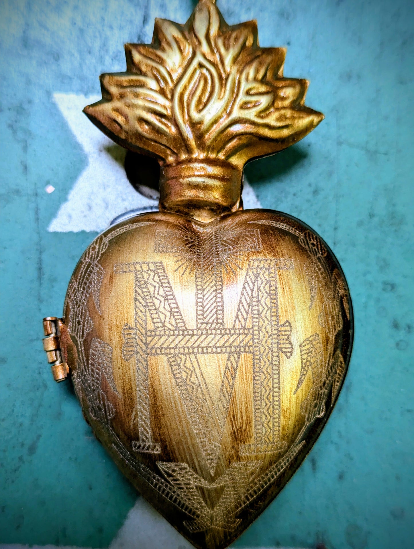 Sacred heart cachets
