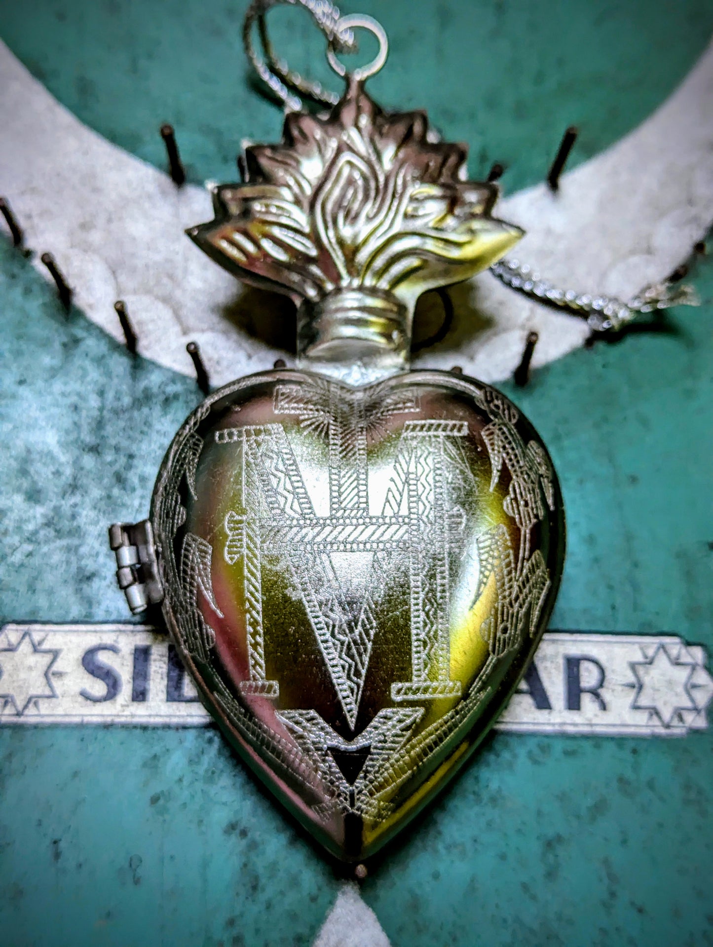 Sacred heart cachets