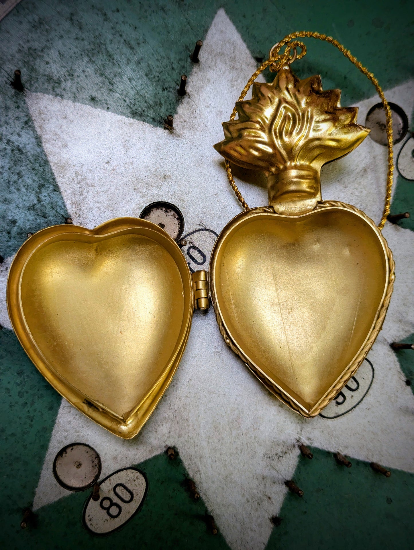 Sacred heart cachets