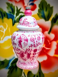 Stunning hand painting and lustre on this dreamy Asian decorated Ginger jar decoration! A gorgeous addition to your Christmas tree or festive holiday display.

Hand painted and glittered paper mache decoration. 

Size 12 x 7 x 7 cm

Fragile, handle with care
Cody Foster and co 
Glass baubles
