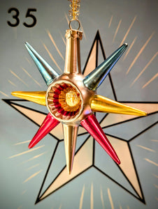 Super mid century design atomic star glass bauble with a gorgeous satin painted finish!!

Hang on the tree or all year round!!

Made of glass. 

10 x 10 x 3cm

 Cody Foster and co 
Glass star bauble