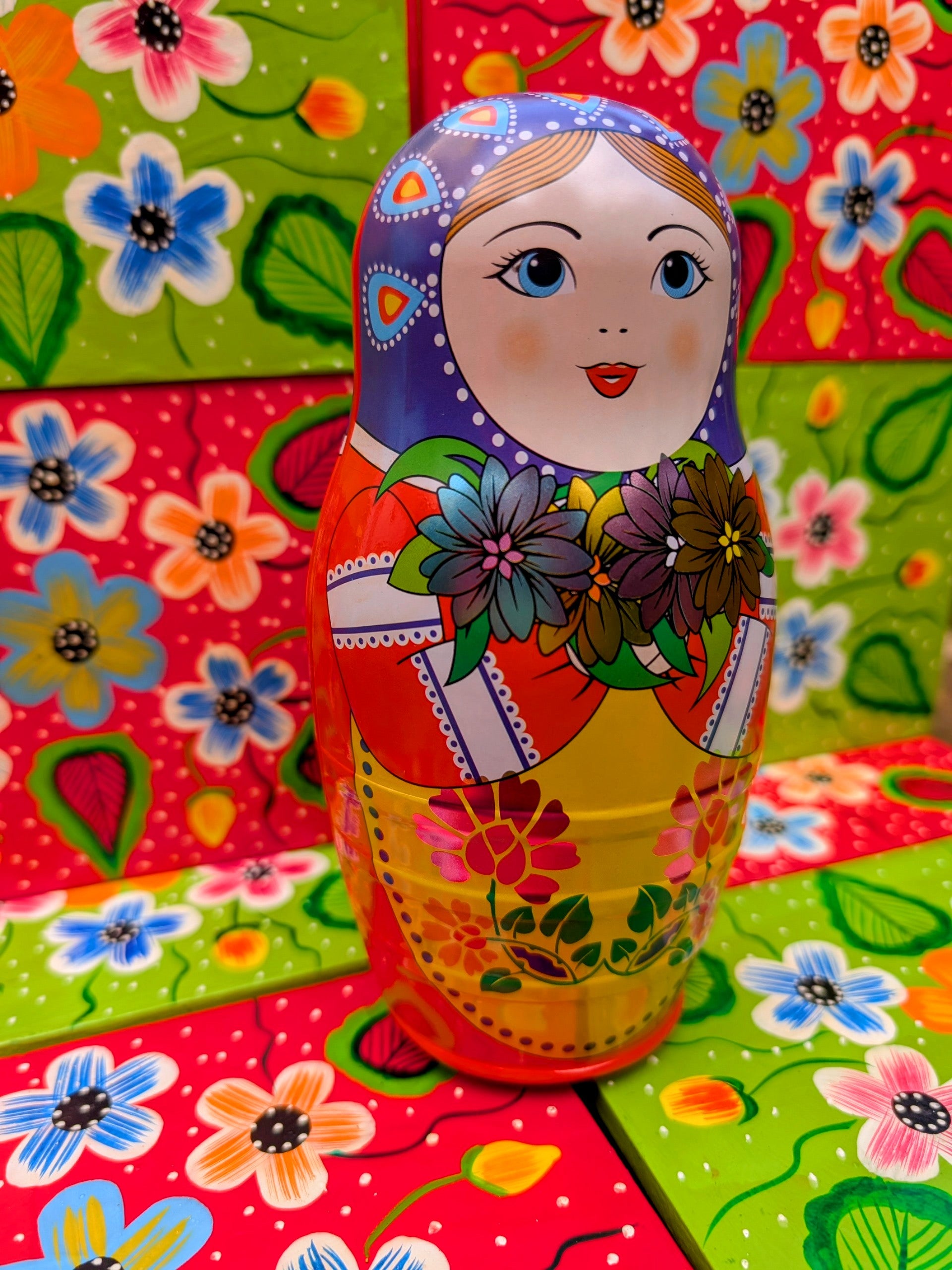 Matryoshka tin toy