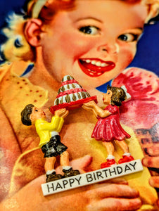 Happy kitsch brooch