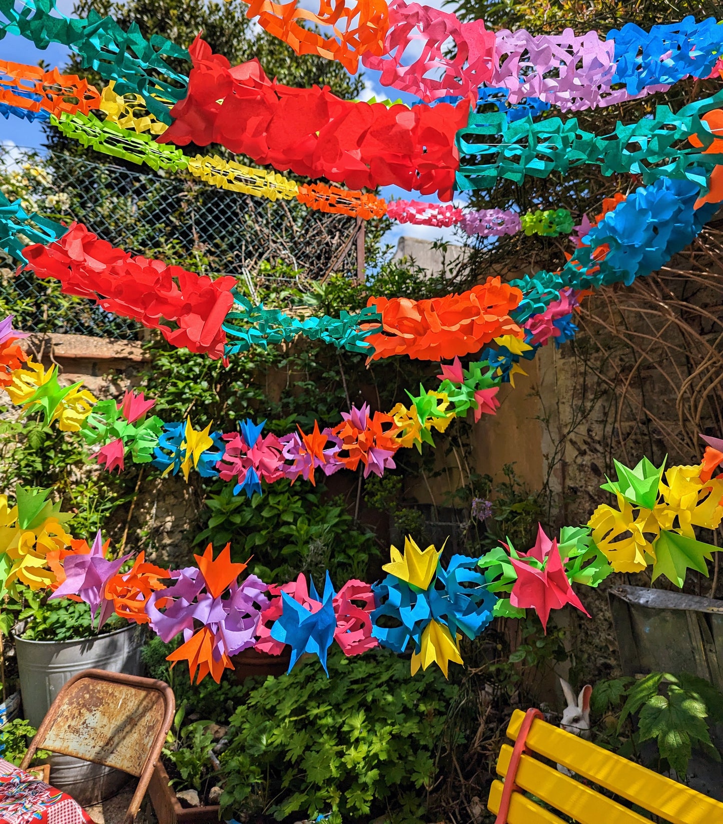 Tissue honeycomb garlands