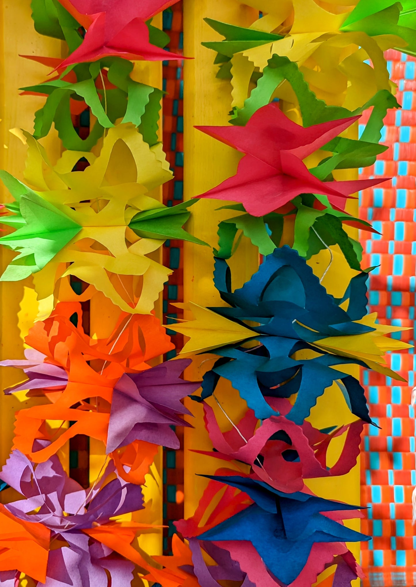 Tissue honeycomb garlands