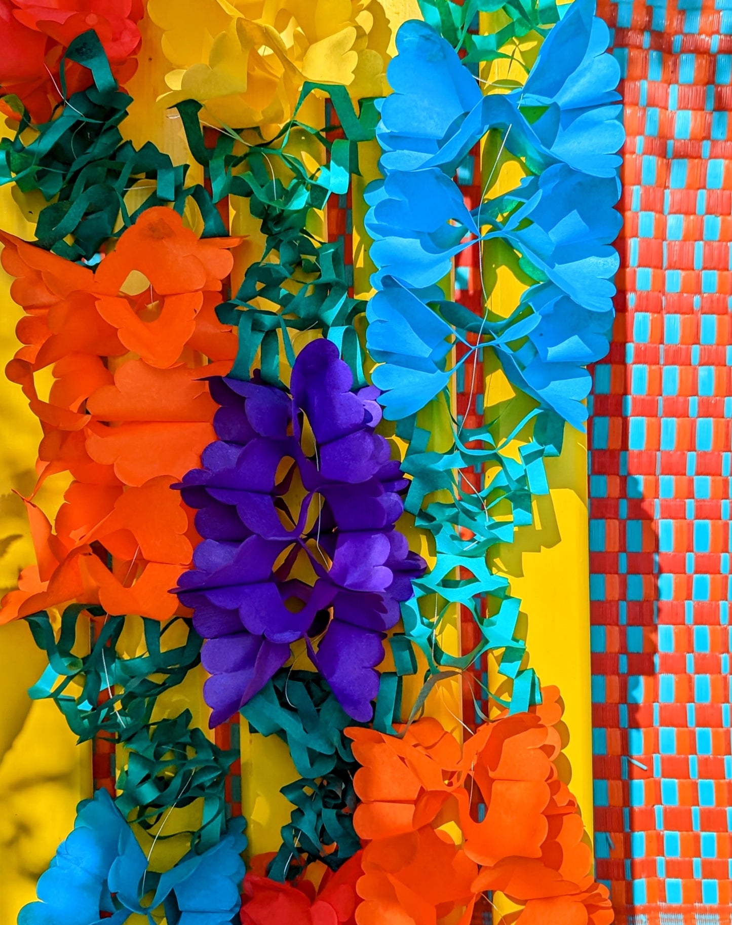 Tissue honeycomb garlands