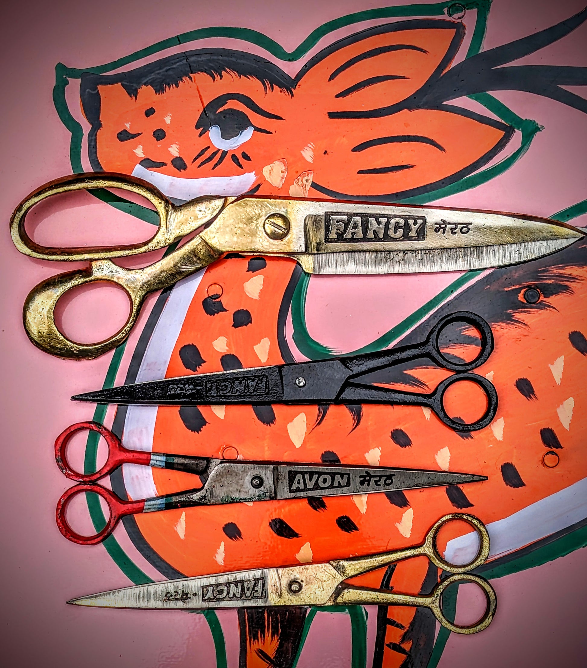  Utilitarian fabulousnous! Useful, heavy, graphic and rustic, these scissors are great to look at so don't need to be hidden in a drawer! The larger Fancy brand are Tailors scissors, the smaller Avon and fancy brand are Barbers. 

Tailors 25cm x 9cm

Barbers 18cm x 5.5cm

Made of steel. 

 

